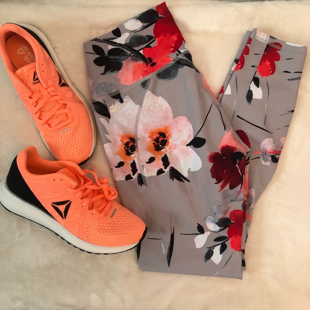Fabletics High waisted printed power hold legging.